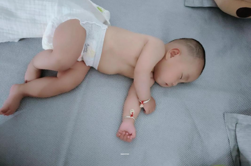 库尔勒四个月宝宝12斤